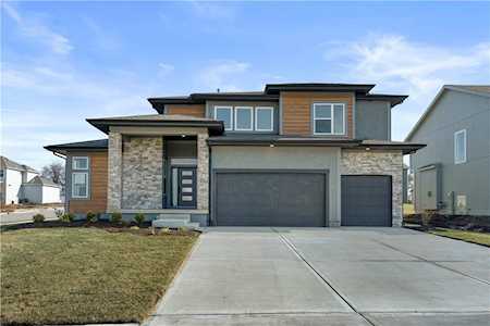 3201 SW Arboridge Dr Lee's Summit, MO 64082