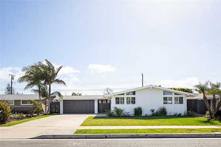 279 Bowling Green Dr Costa Mesa, CA 92626
