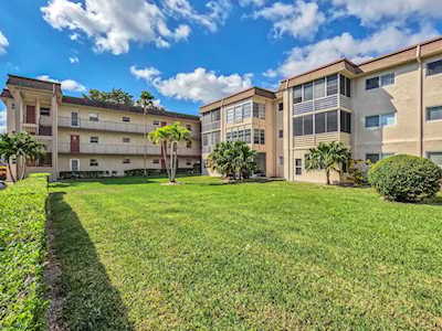 709 Lori Drive #309 Palm Springs, FL 33461