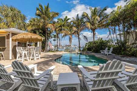 110 Devon Dr Clearwater, FL 33767