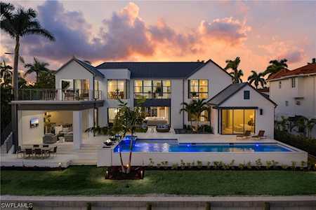 682 S 17th Ave Naples, FL 34102