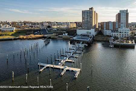 28 Riverside Ave #8a Red Bank, NJ 07701