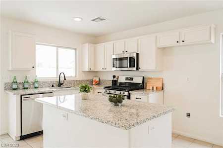5832 Rainbow Bridge Dr Las Vegas, NV 89142
