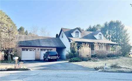 1305 Oakhurst Dr Slatington, PA 18080