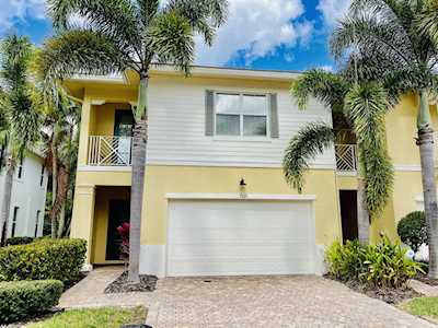 7221 Oxford Court Palm Beach Gardens, FL 33418