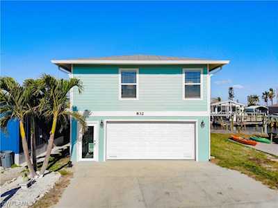 832 Oak St Fort Myers Beach, FL 33931