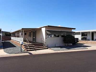 44 El Prado Ln Oceanside, CA 92058