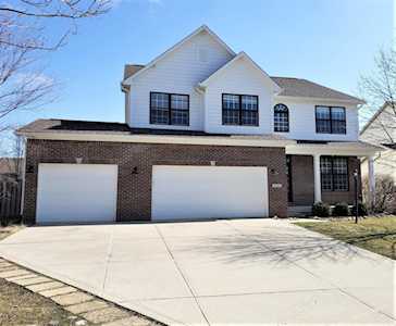 9723 Brooks Dr Fishers, IN 46055