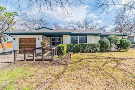 1203 S Pine Street Grapevine, TX 76051