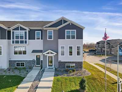 6798 Wildflower Way Minnetrista, MN 55331