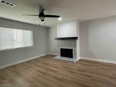 250 Greenbriar Townhouse Way Las Vegas, NV 89121