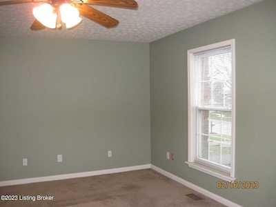 3009 Summerfield Dr Louisville, KY 40220