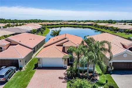 4949 Grand Banks Dr Wimauma, FL 33598