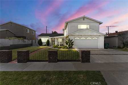 16471 Galaxy Dr Westminster, CA 92683