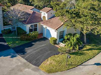 1320 Seagrape Cr Weston, FL 33326
