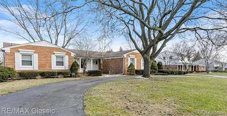21274 Eastfarm Ln Farmington Hills, MI 48167