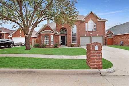 5809 Chatsworth Court Arlington, TX 76018