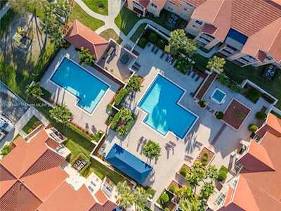 15821 SW 104th Ter #202 Miami, FL 33196