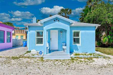 202 192nd Ave E Indian Shores, FL 33785
