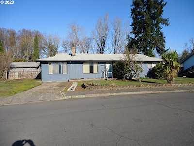 954 Quinalt ST Springfield, OR 97477