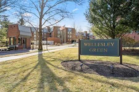 85 Grove St #302 Wellesley, MA 02482
