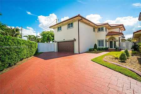 8722 NW 141st Ter Miami Lakes, FL 33018