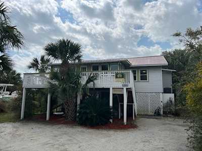 2204 Jenkins St Edisto Island, SC 29438