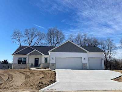 2867 E Lake Tahoe Trail Warsaw, IN 46582