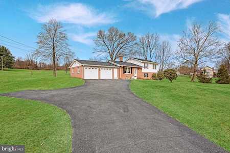 6377 Summit Point Rd Charles Town, WV 25414