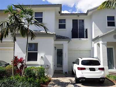 6903 Pines Cir Coconut Creek, FL 33073