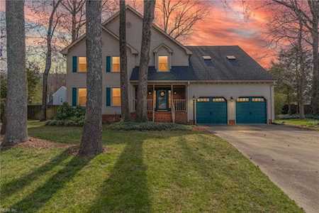 802 Streamside Ct Chesapeake, VA 23322