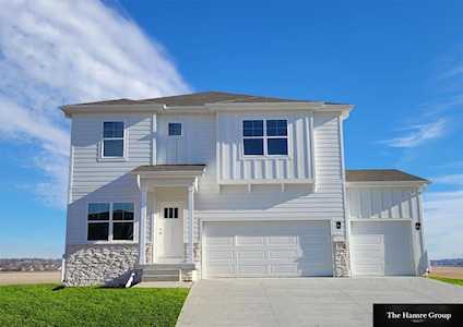 6433 Cenntennial Rd Papillion, NE 68157