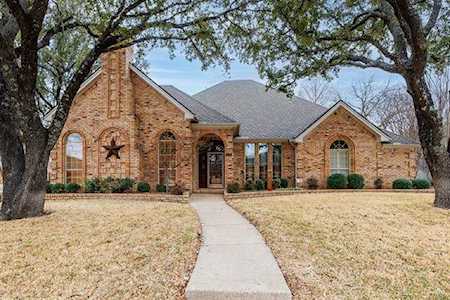 3701 Laurel Lane Bedford, TX 76021