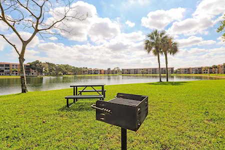 6537 Coral Lake Dr #401 Margate, FL 33063