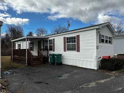 27 Woodward Rd Lincoln, RI 02865
