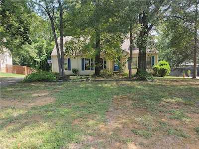 4808 Chestnut Lake Dr Charlotte, NC 28227