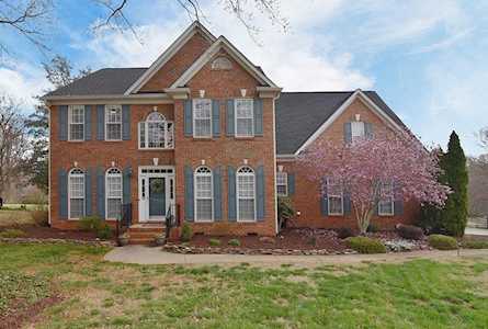 8121 Glamorgan Ln Matthews, NC 28104