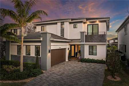 10940 Vista Ter Parkland, FL 33076