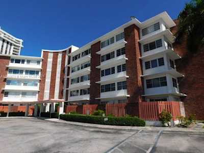 1700 NE 105th St #305 Miami Shores, FL 33138