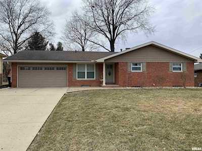 6131 N Knollaire Dr Peoria, IL 61614