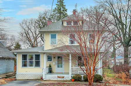473 N Montclair Ave Glen Ellyn, IL 60137
