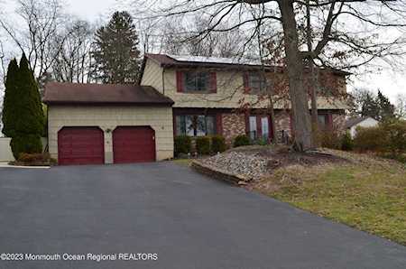 4 Cooperhawk Dr Manalapan, NJ 07726