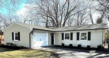 3472 Greentree Rd Lexington, KY 40517