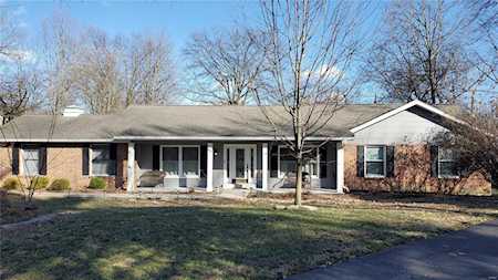 852 Briarfarm Ln St Louis, MO 63122