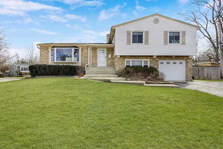 1047 Peachtree Ln Deerfield, IL 60015