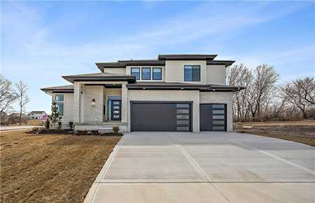 1601 SW Arborway Terrace Lee's Summit, MO 64082