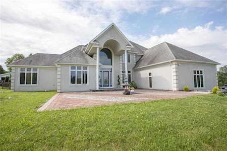 2451 Southmoore Dr Bath, PA 18014