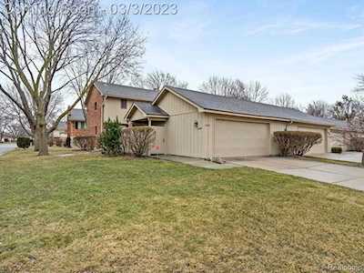 42545 Eldon Ave Clinton Twp, MI 48038