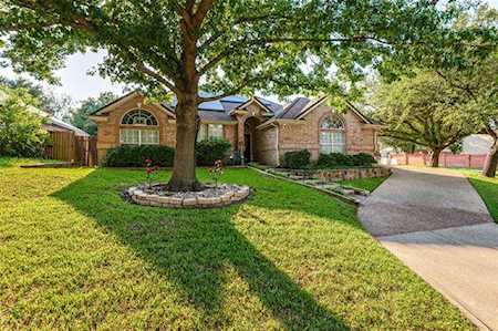 3225 John Court S Hurst, TX 76054