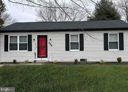 137 Sturbridge Dr Sicklerville, NJ 08081